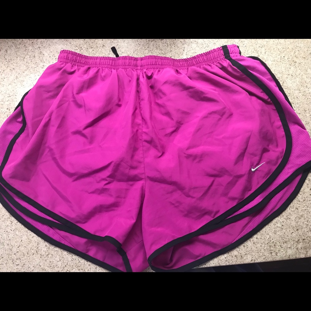 Nike running shorts magenta XL